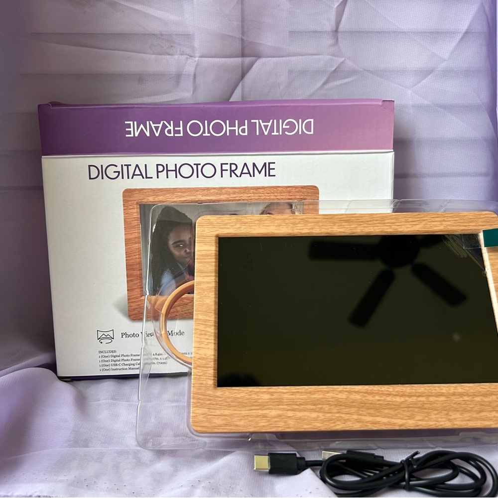 Digital Photo Frame with USB Connector